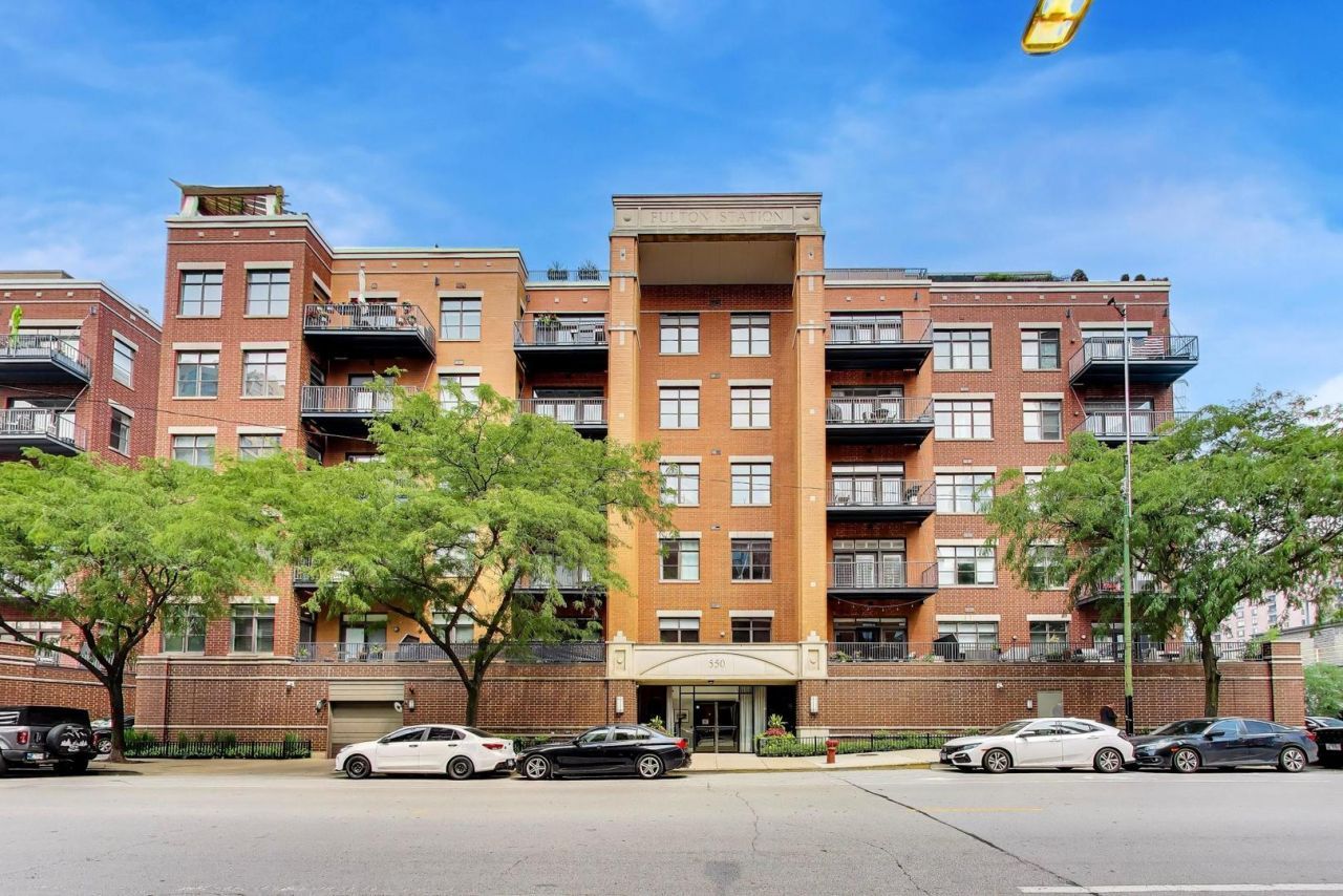 550 W Fulton Street , Chicago, IL 60661