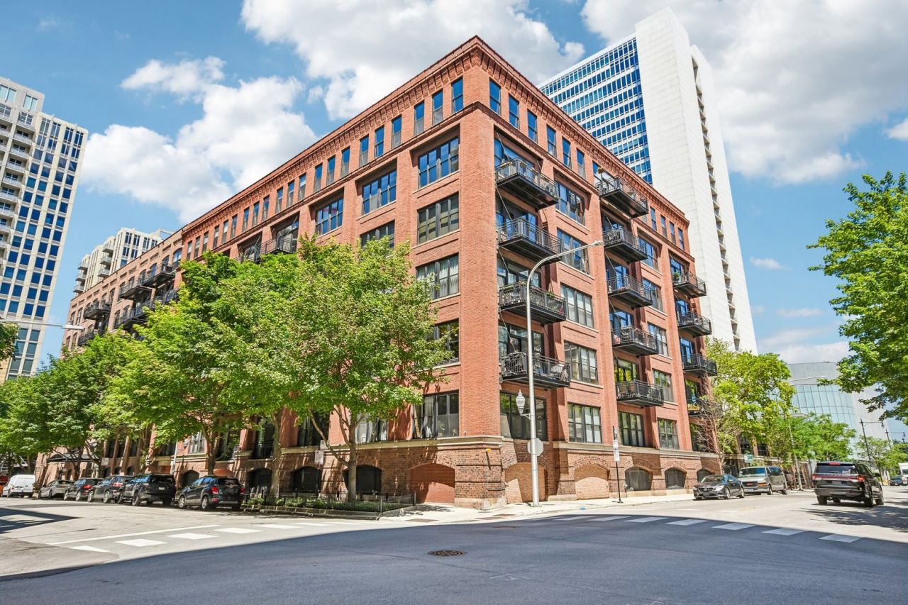 520 W Huron Street , Chicago, IL 60654