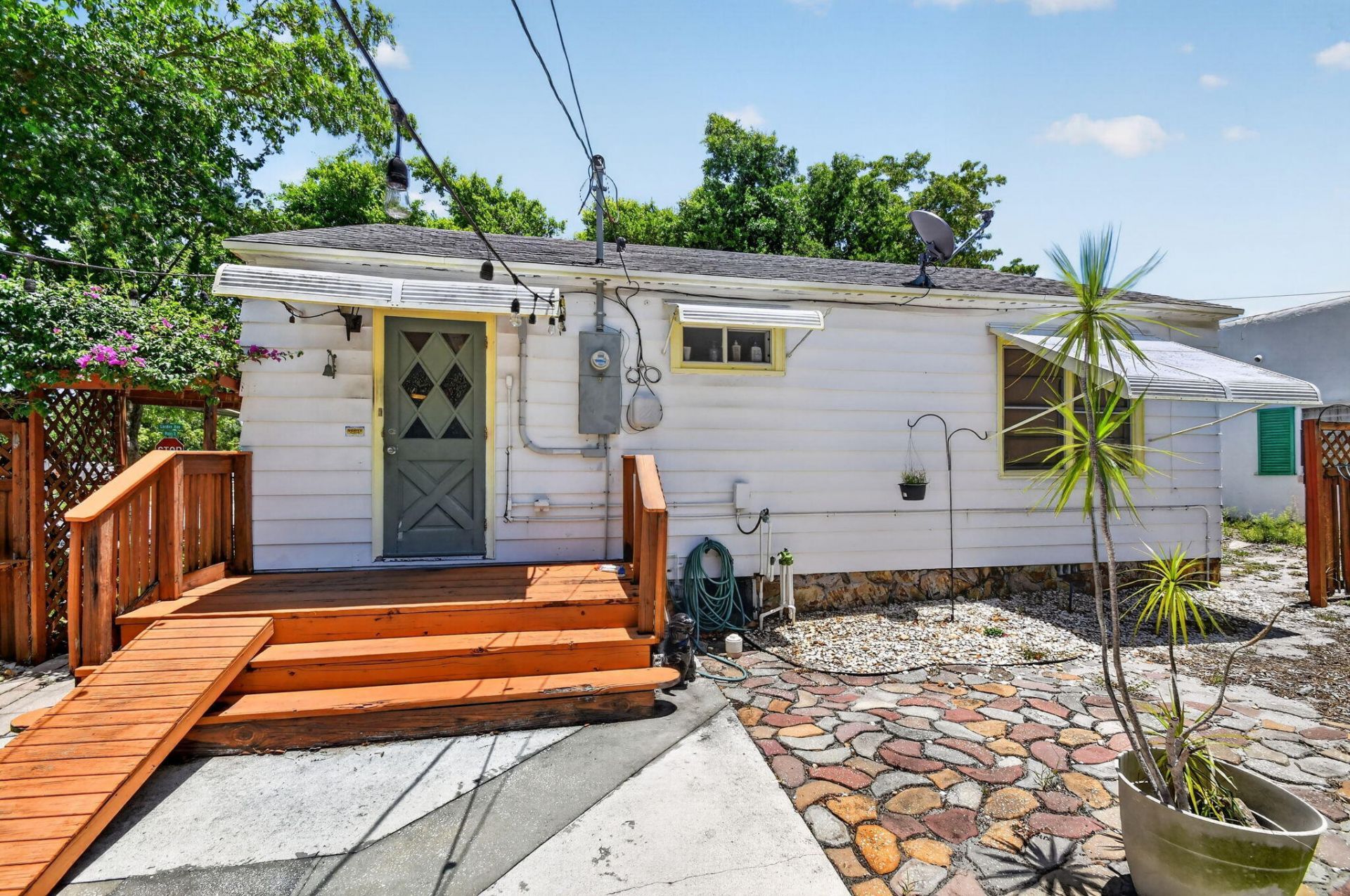 6901 Garden Avenue, West Palm Beach, FL 33405 Photo