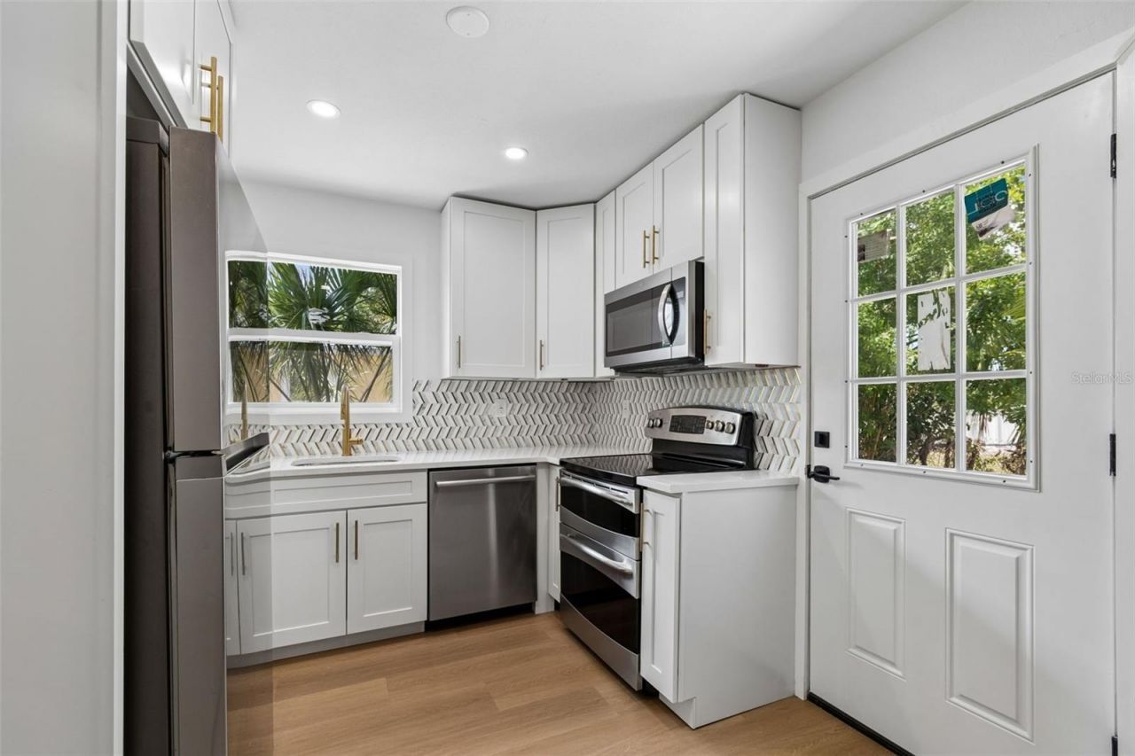 517 Hampton Avenue Ne, Saint Petersburg, FL 33703 Photo