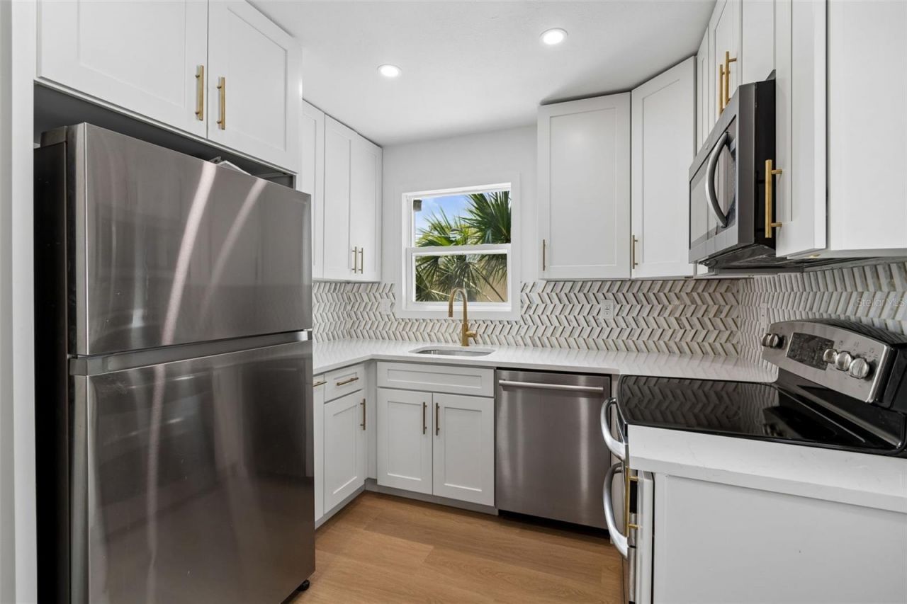 517 Hampton Avenue Ne, Saint Petersburg, FL 33703 Photo