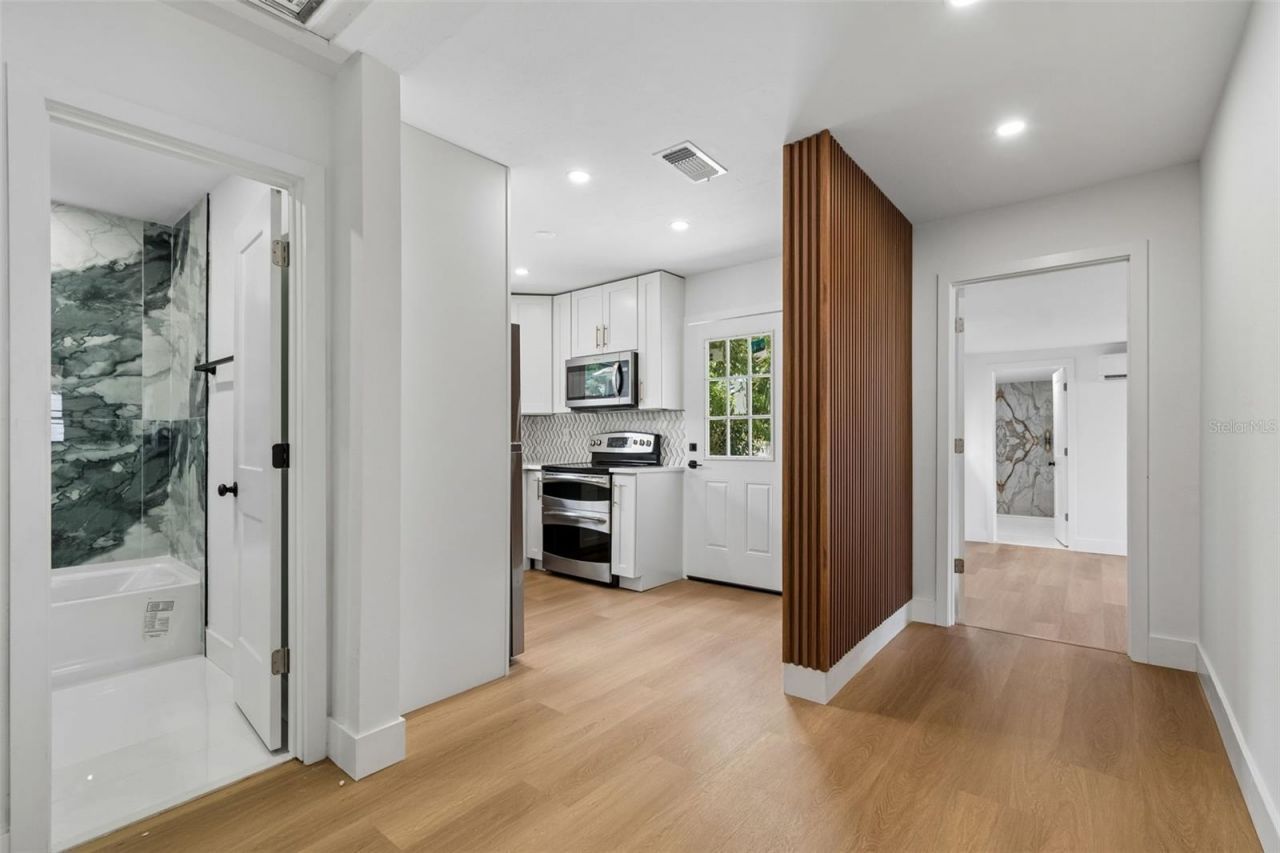 517 Hampton Avenue Ne, Saint Petersburg, FL 33703 Photo