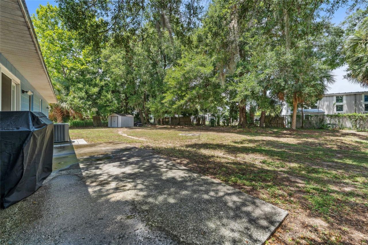 513 Dorothy Circle , Eustis, FL 32726 Photo