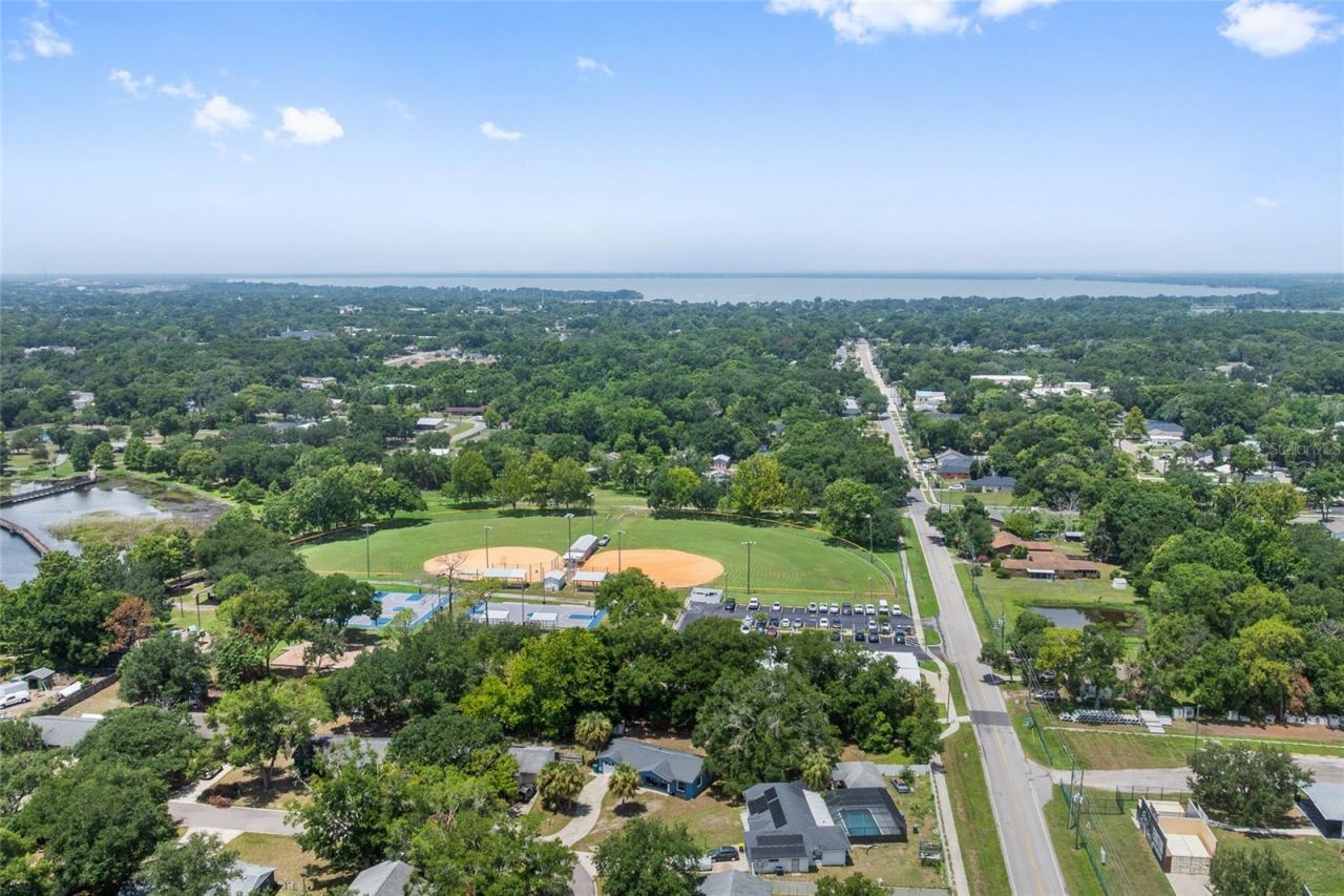 513 Dorothy Circle , Eustis, FL 32726 Photo