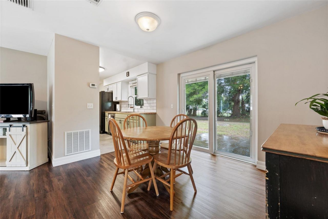 513 Dorothy Circle , Eustis, FL 32726 Photo