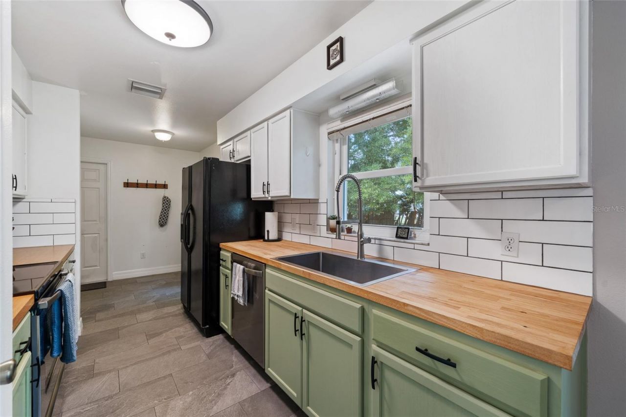 513 Dorothy Circle , Eustis, FL 32726 Photo