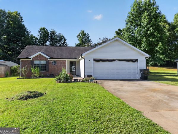 22 Canterbury Drive, Grantville, GA 30220