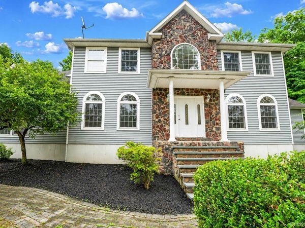 642 County Route 12 , New Hampton, NY 10958