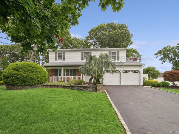 63 Woodview Lane , Centereach, NY 11720