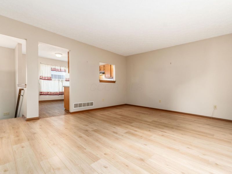 2783 Raphael Drive, Columbus, OH 43232 Photo 5