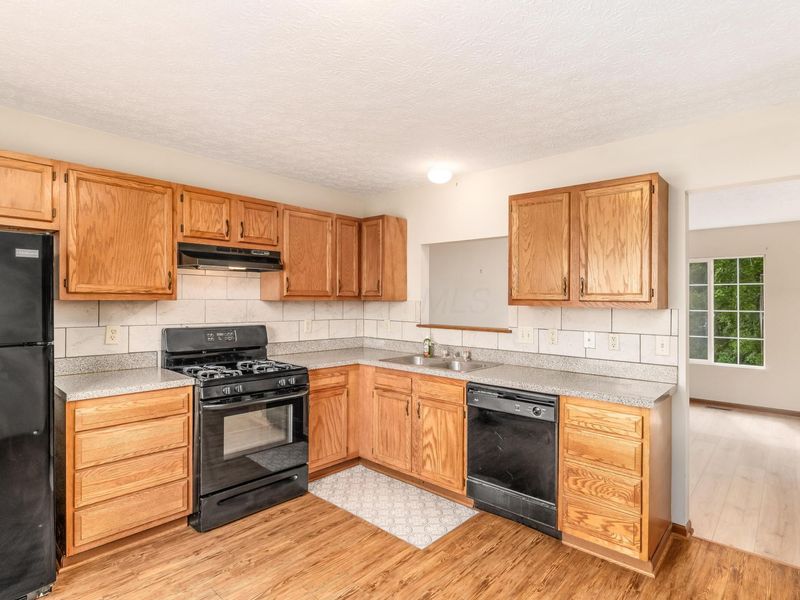 2783 Raphael Drive, Columbus, OH 43232 Photo 6