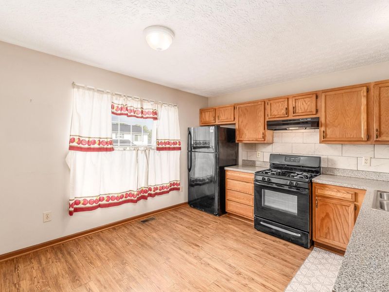 2783 Raphael Drive, Columbus, OH 43232 Photo 7