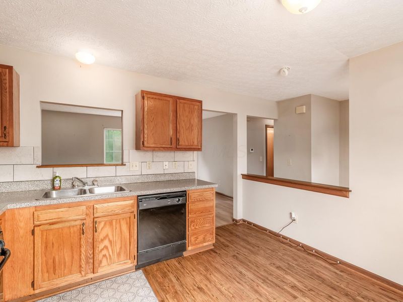 2783 Raphael Drive, Columbus, OH 43232 Photo 8