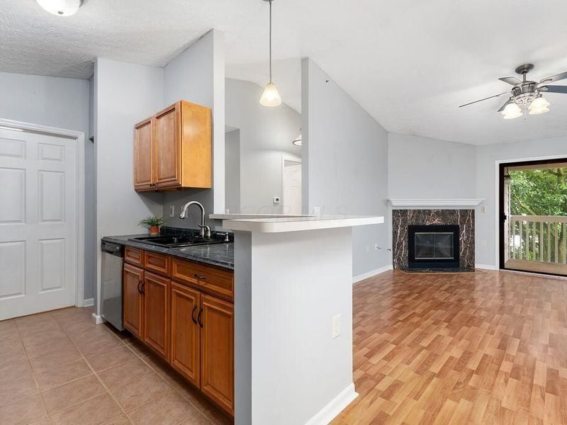 6823 Meadow Creek Drive, Unit 309, Columbus, OH 43235 Photo 10