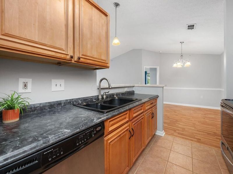 6823 Meadow Creek Drive, Unit 309, Columbus, OH 43235 Photo 11
