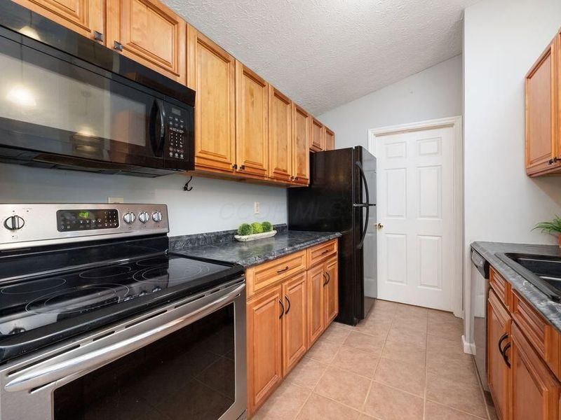 6823 Meadow Creek Drive, Unit 309, Columbus, OH 43235 Photo 12