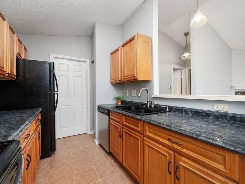 6823 Meadow Creek Drive, Unit 309, Columbus, OH 43235 Photo 13