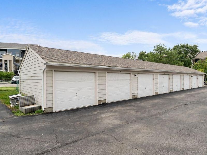 6823 Meadow Creek Drive, Unit 309, Columbus, OH 43235 Photo 32
