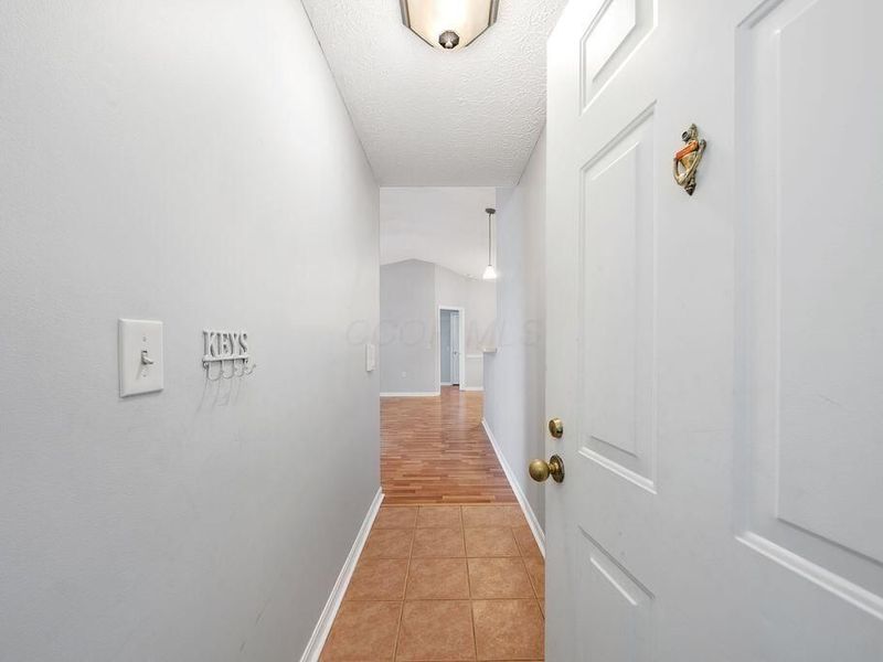 6823 Meadow Creek Drive, Unit 309, Columbus, OH 43235 Photo 4