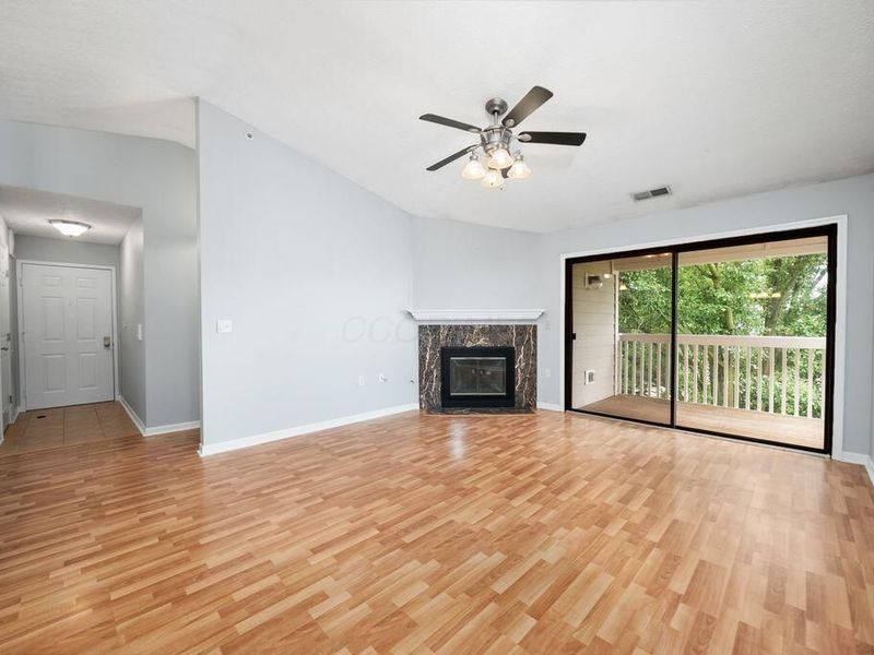 6823 Meadow Creek Drive, Unit 309, Columbus, OH 43235 Photo 5