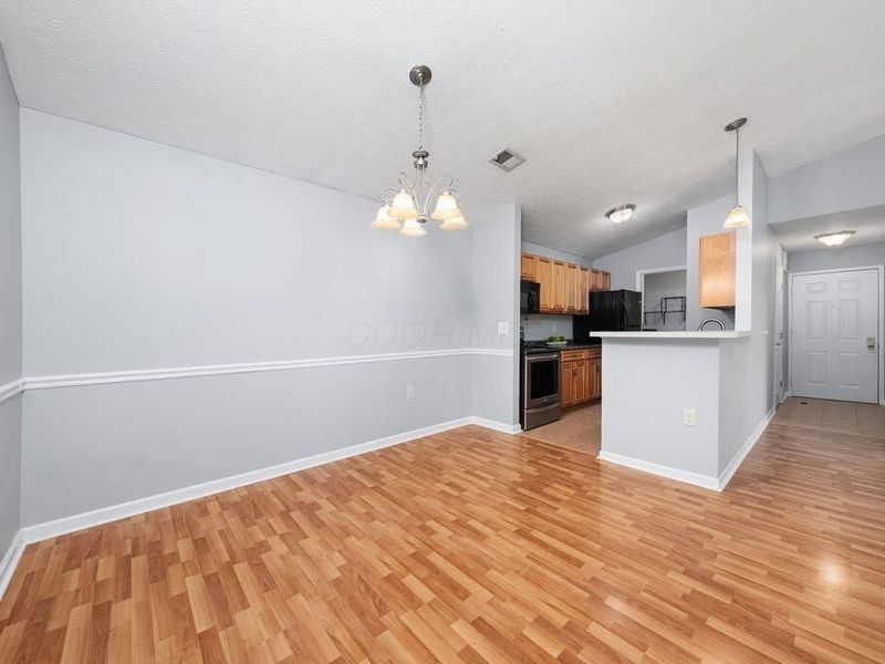 6823 Meadow Creek Drive, Unit 309, Columbus, OH 43235 Photo 8