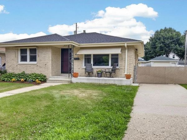 7837 Pershing BOULEVARD, Kenosha, WI 53142