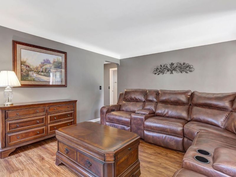 6943 Rob Vern Drive, North College Hill, OH 45239 Photo 9