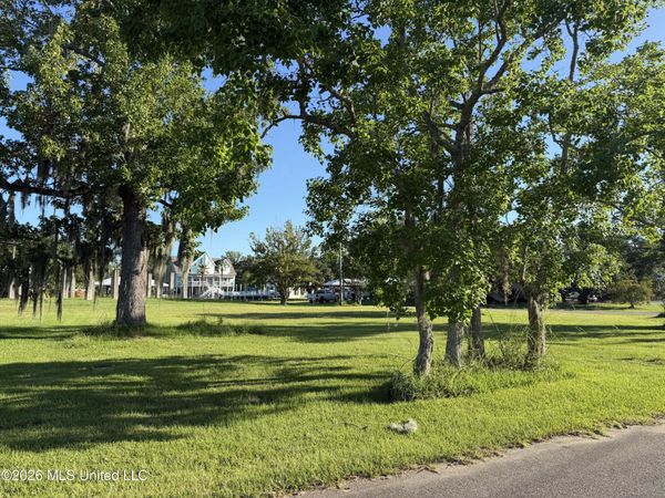10058 E Shorecrest Road, Biloxi, MS 39532