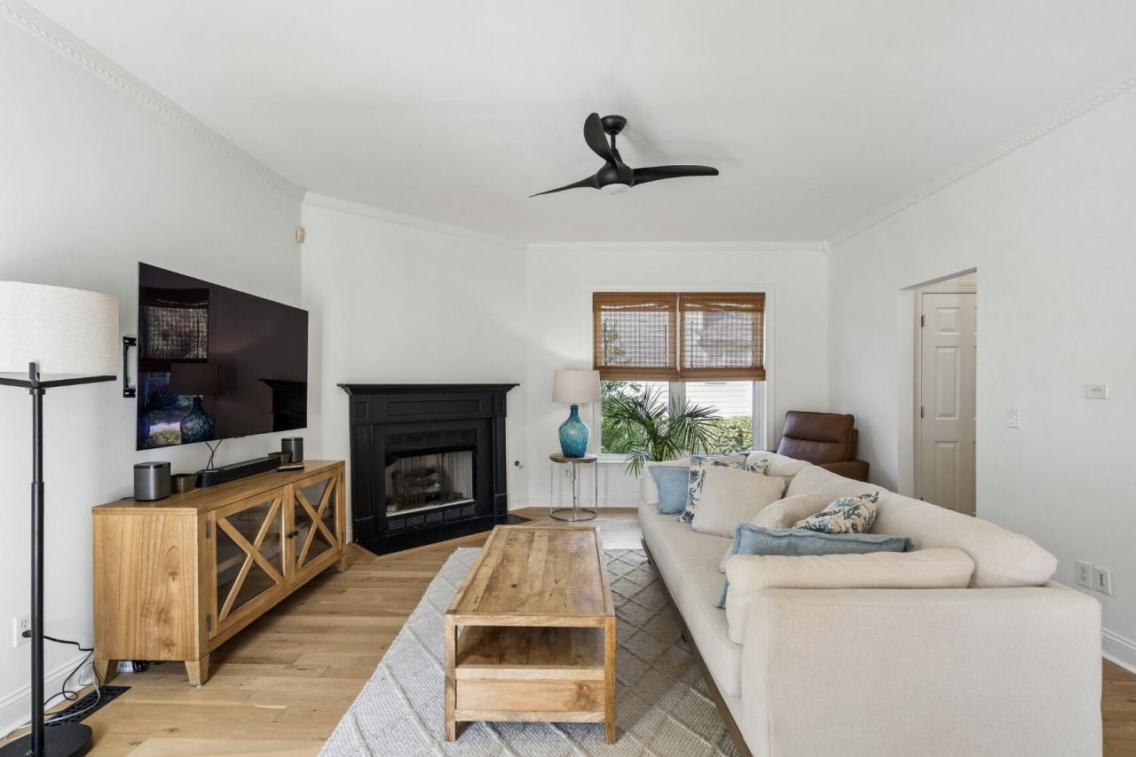 1080 Barfield Street Photo 12
