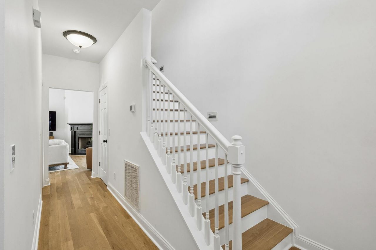 1080 Barfield Street Photo 15