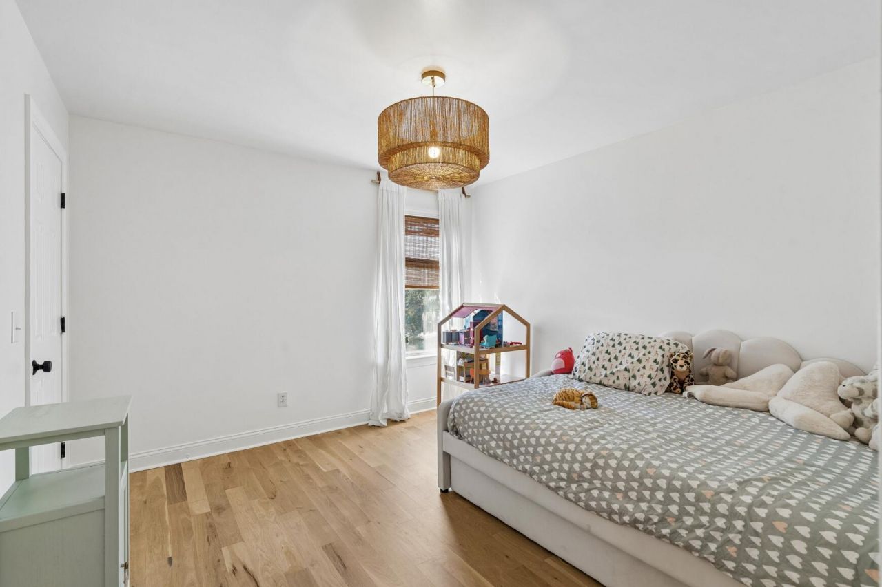 1080 Barfield Street Photo 16