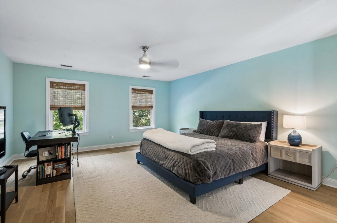 1080 Barfield Street Photo 21