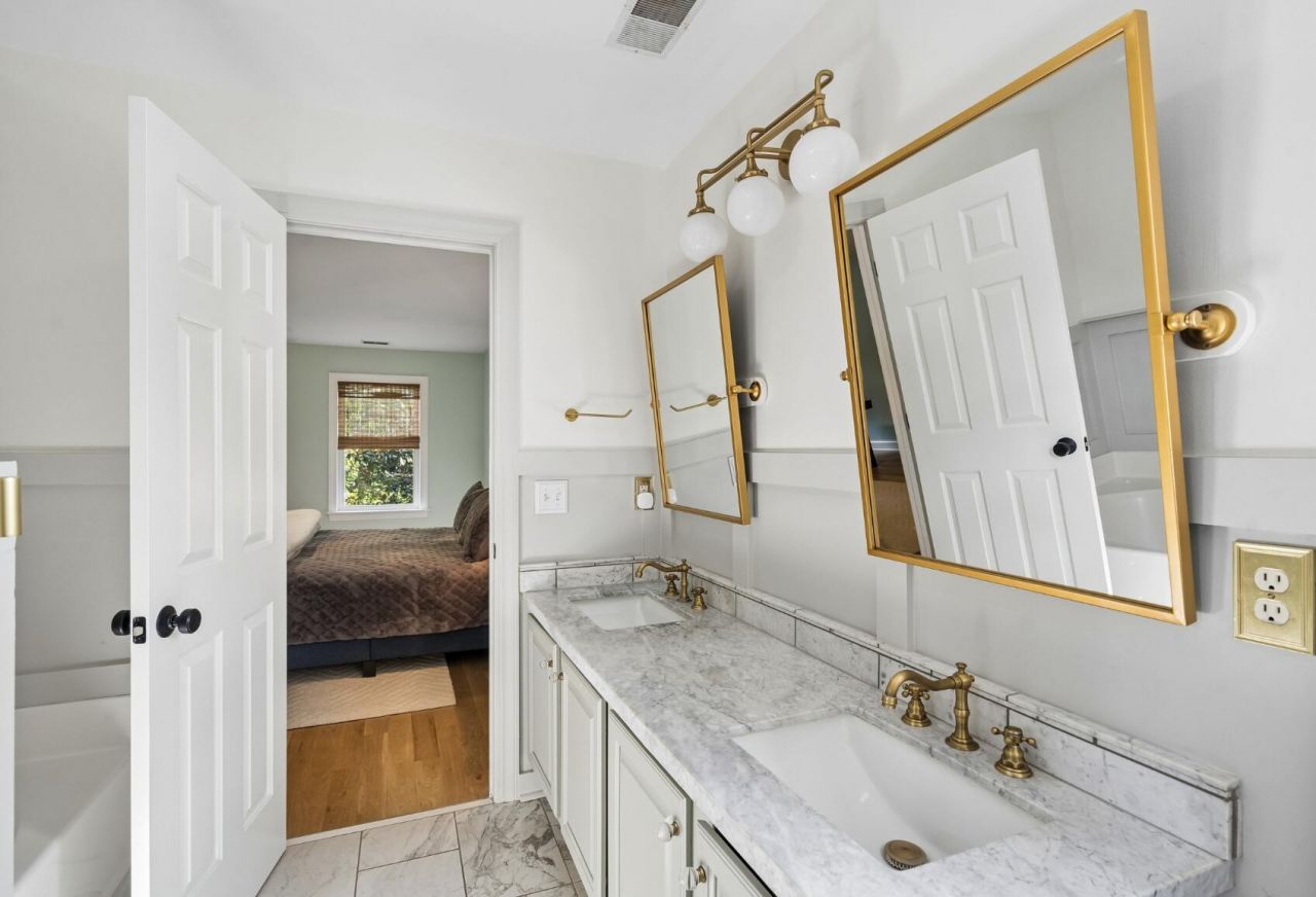 1080 Barfield Street Photo 23