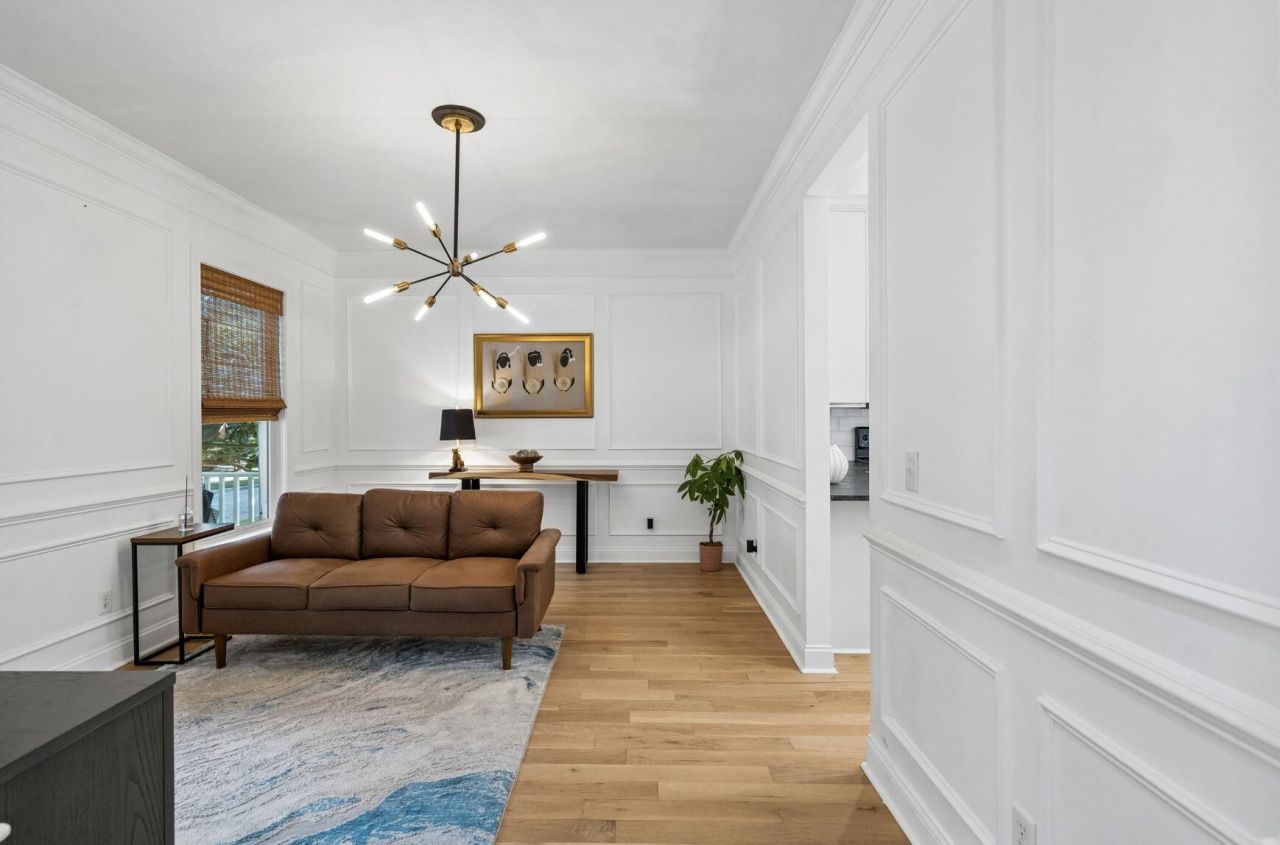 1080 Barfield Street Photo 4