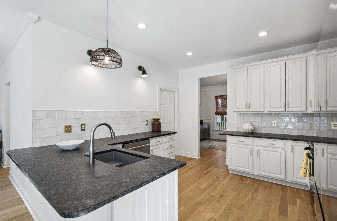 1080 Barfield Street Photo 8