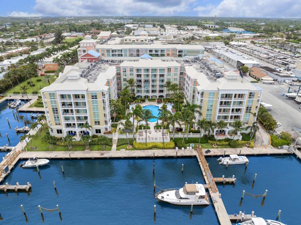 806 E Windward Way, Unit 213, Lantana, FL 33462