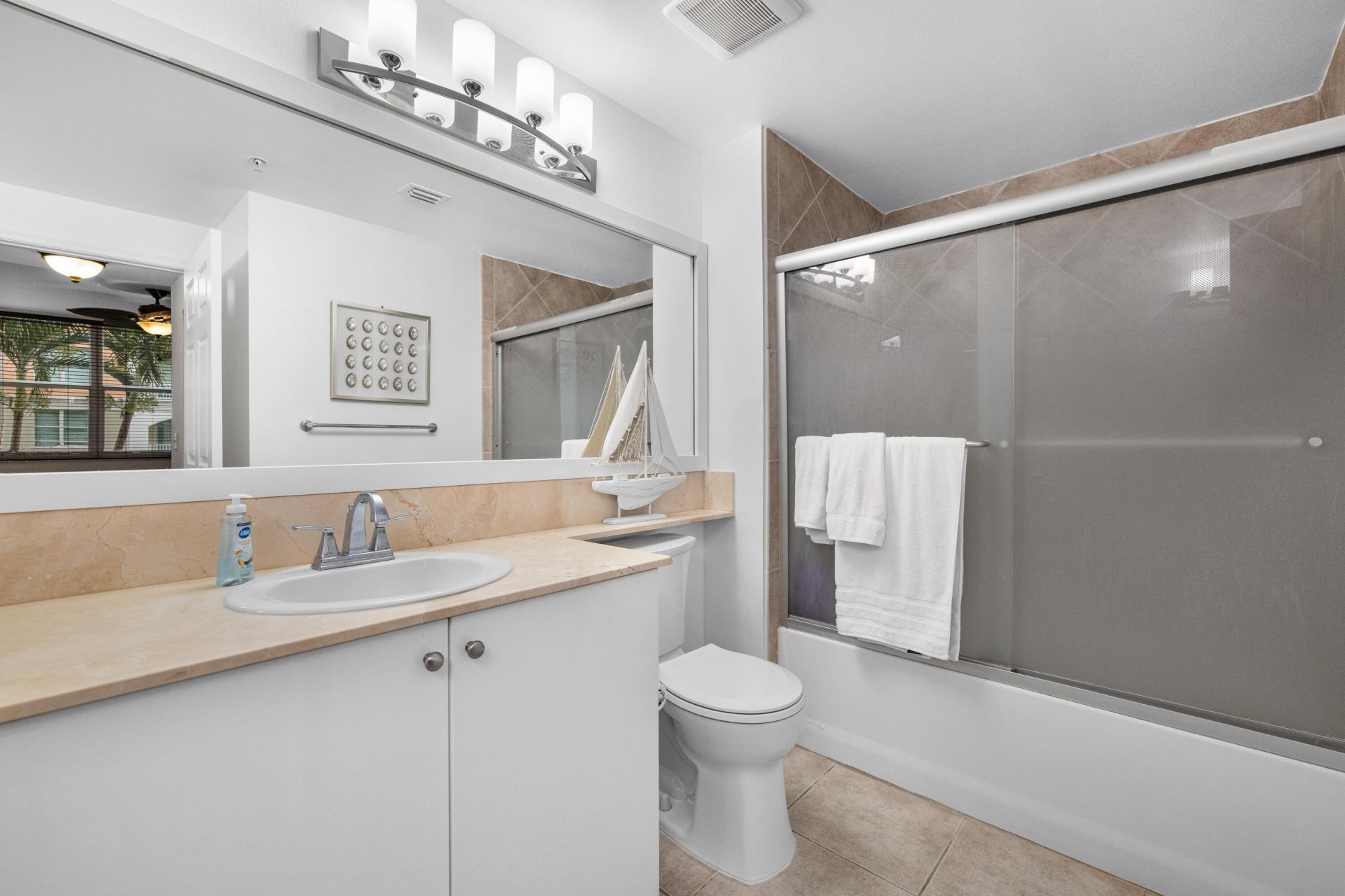 806 E Windward Way, Unit 213, Lantana, FL 33462 Photo