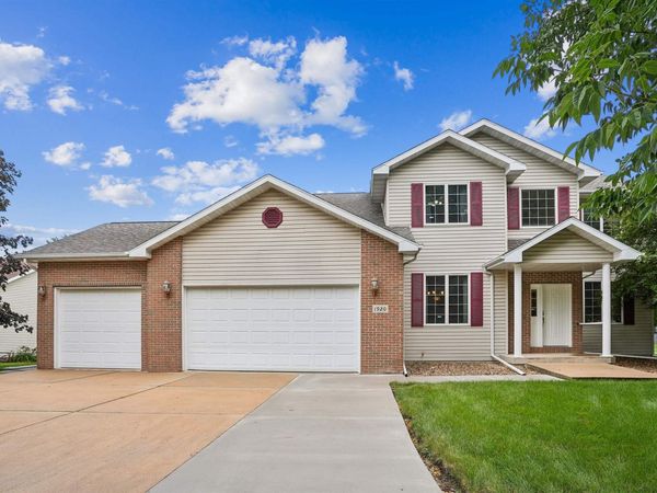 1920 Falcon Ridge, Waterloo, IA 50701