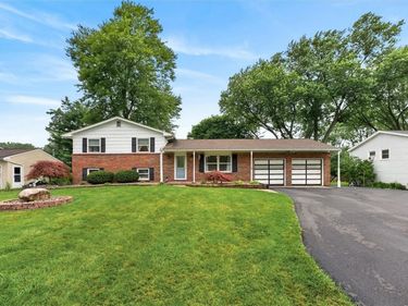 21 W Canon Drive, Rochester, NY 14624