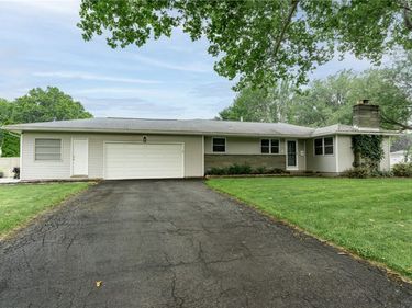 167 Willowen Dr, Rochester, NY 14609