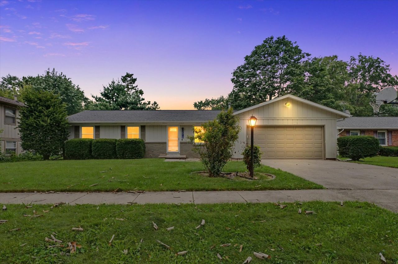 2312 Blackthorn Drive , Champaign, IL 61821