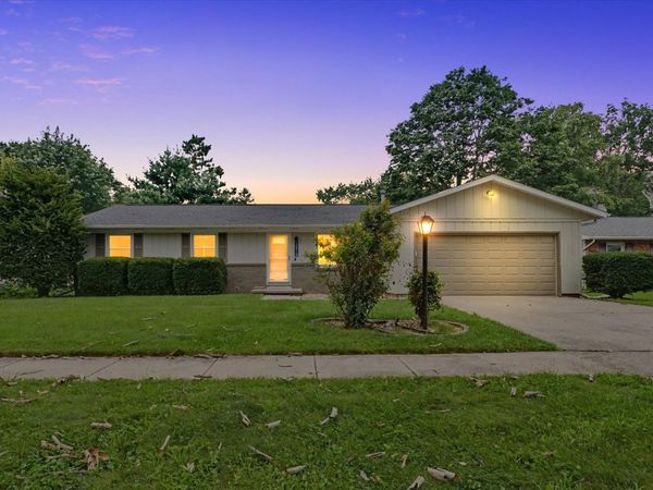 2312 Blackthorn Drive , Champaign, IL 61821