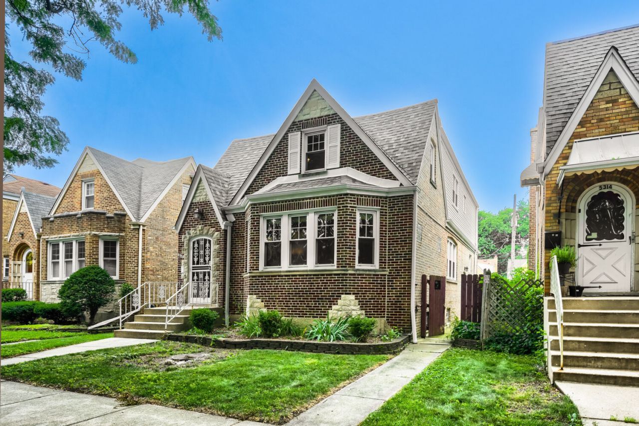 5310 N Lockwood Avenue , Chicago, IL 60630