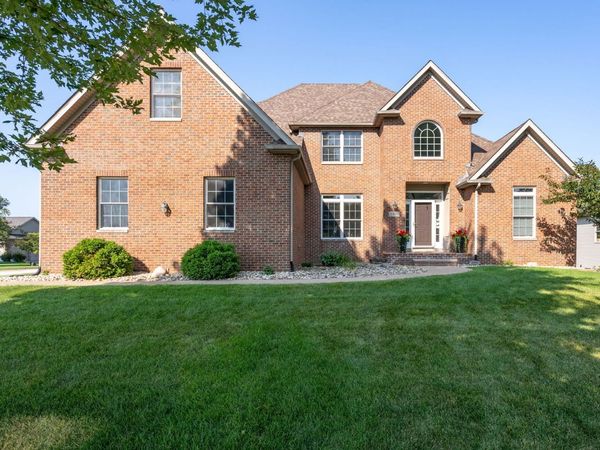 6404 Forest Road, Davenport, IA 52807