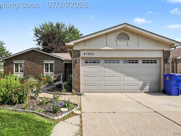 47324 Blossom Lane, Macomb Twp, MI 48044