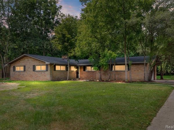 26261 La Muera Street , Farmington Hills, MI 48334