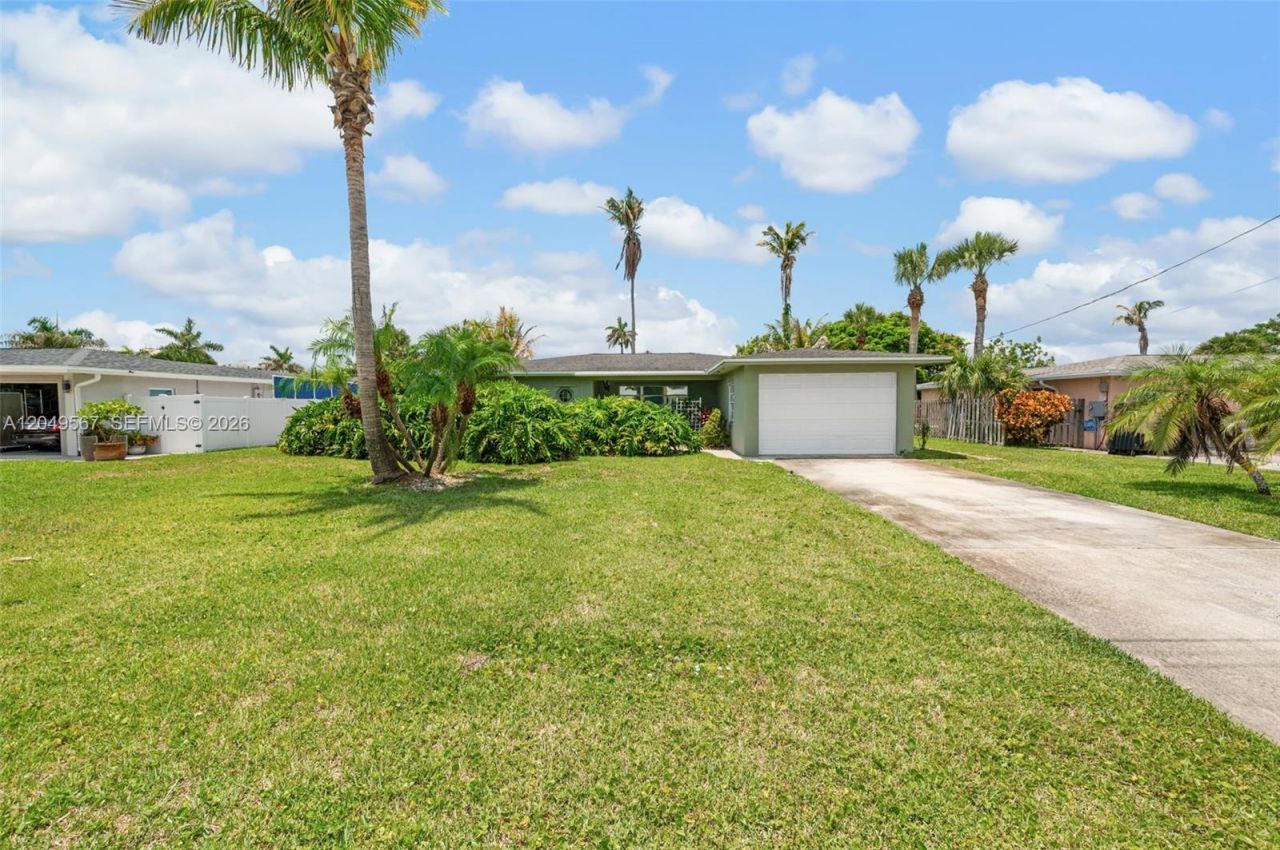 1915 Jacaranda Dr , Fort Pierce, FL 34949 Photo