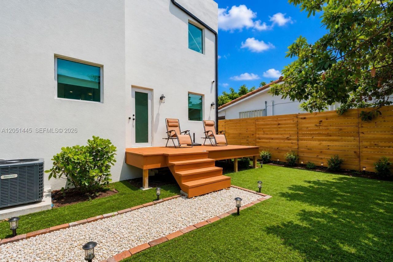 1636 SW 9th St , Miami, FL 33135 Photo