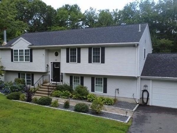 49 Richmond Rd, Freetown, MA 02702