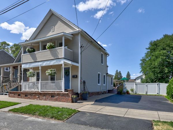 31 Ash Street, Saratoga Springs, NY 12866